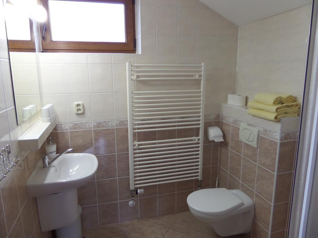 Privat Jasmin Apartman Menguszfalva Kültér fotó